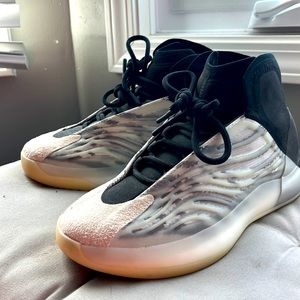 YEEZY BASKETBALL SHOE
